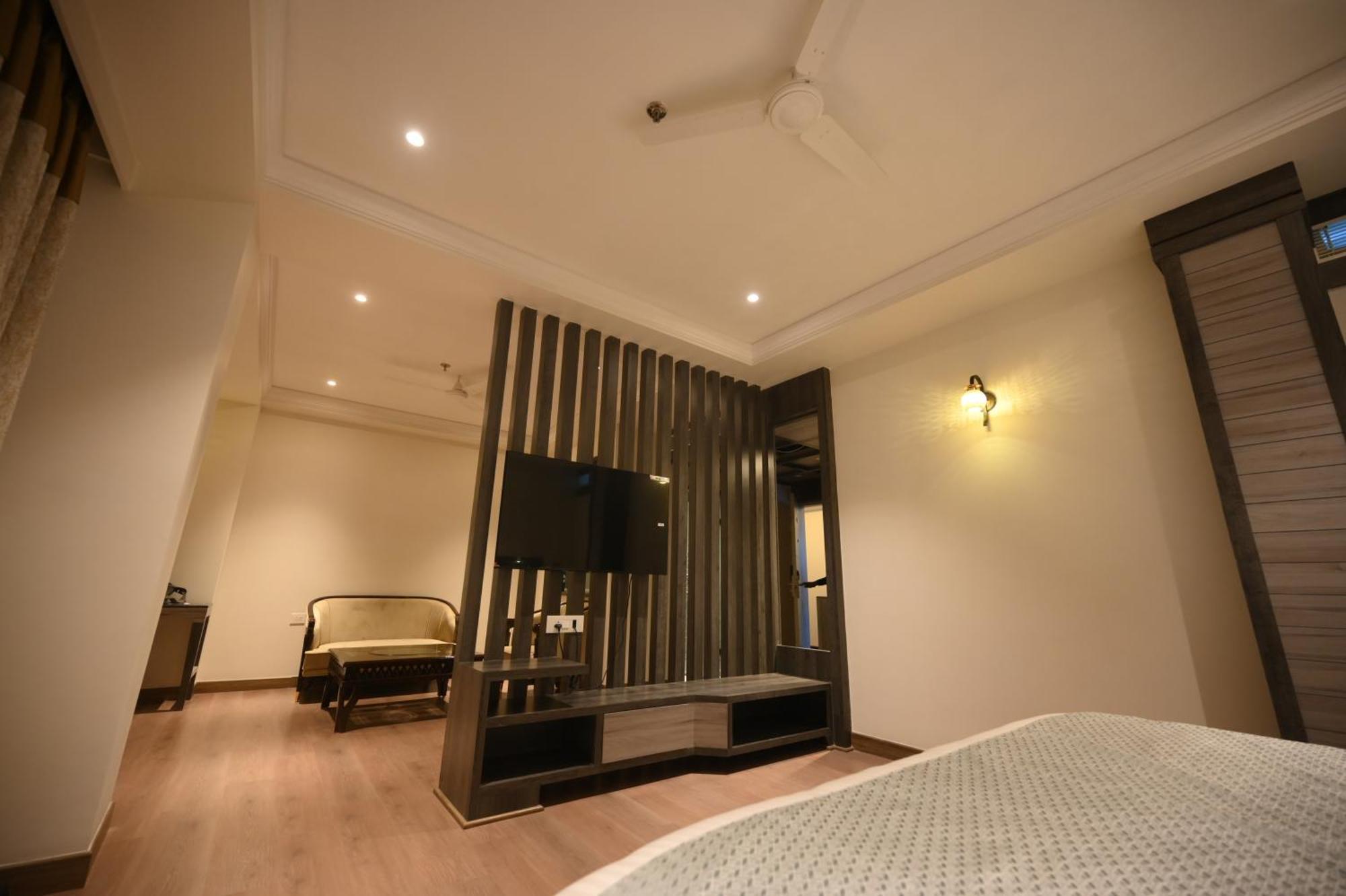 The Mudra Hotel Varanasi Exterior foto