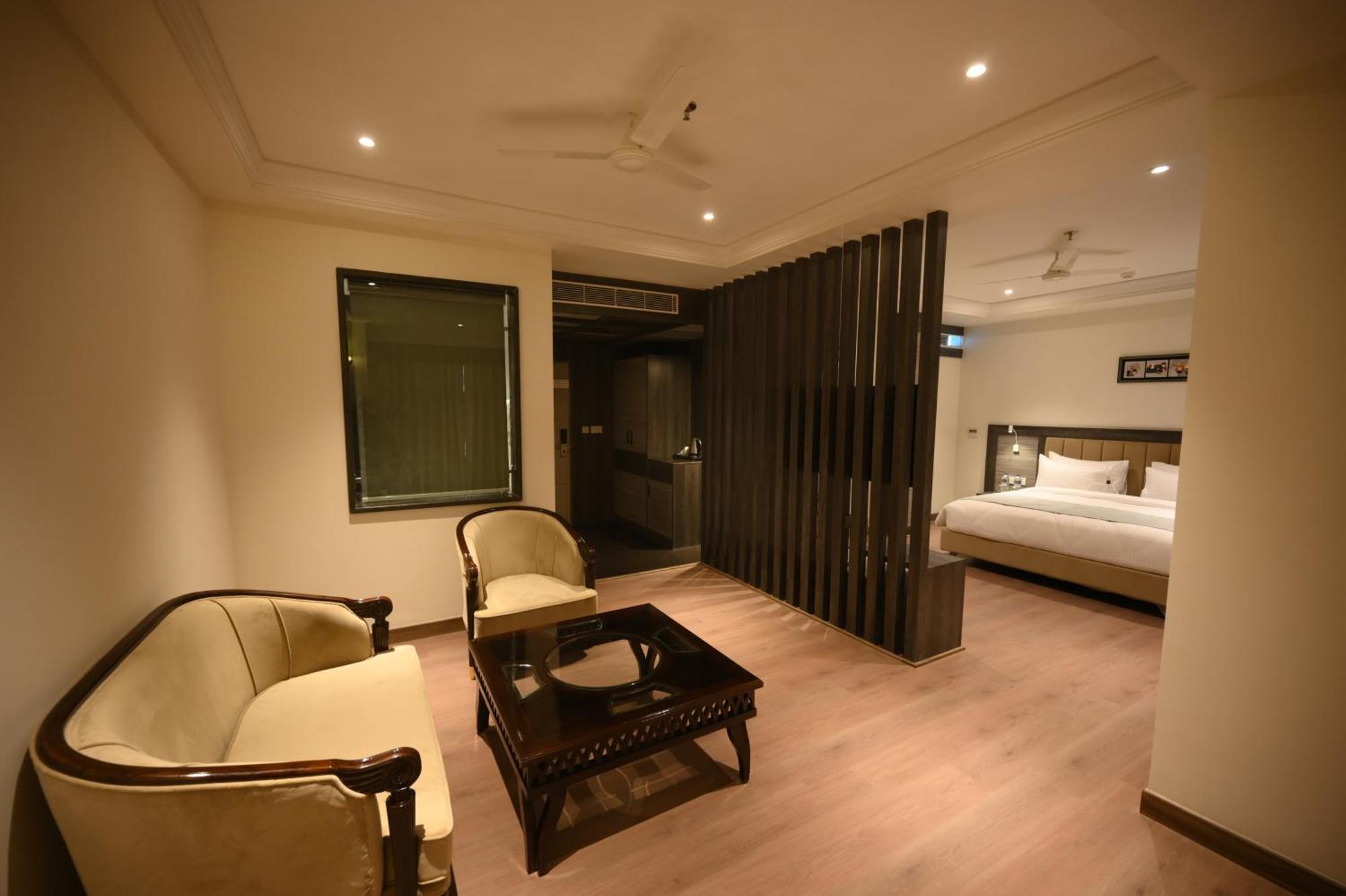 The Mudra Hotel Varanasi Exterior foto