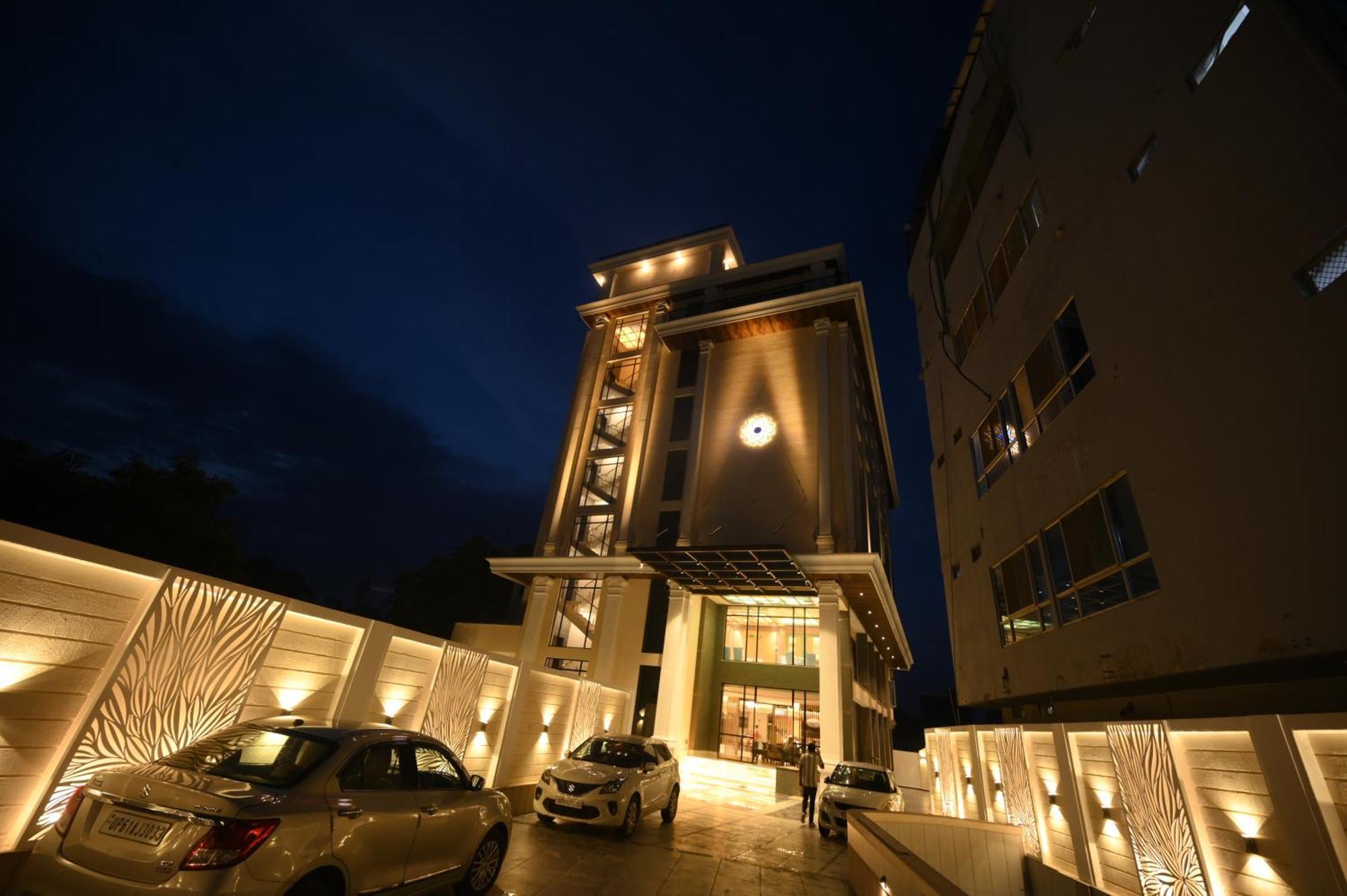 The Mudra Hotel Varanasi Exterior foto